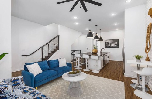 Cleveland Park Apartment | TWO Adjacent Homes - Sleeps 24 - Only 3 miles to Broadway