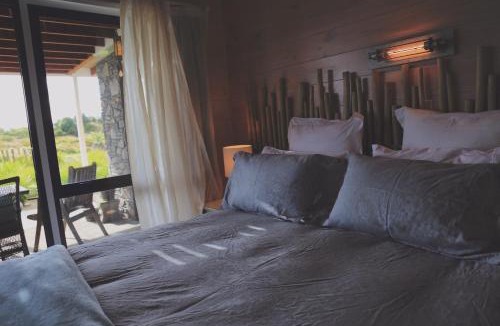 Bowentown Apartment | Two Bare Feet