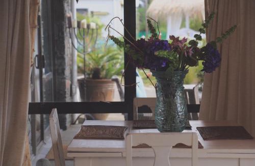 Bowentown Apartment | Two Bare Feet