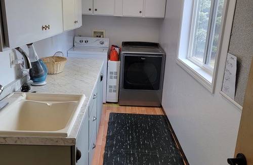 Victor House | Two beautiful homes accommodate 30 sleeping guests with mountain viewsnnnnnnn