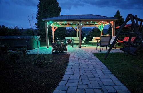 Victor House | Two beautiful homes accommodate 30 sleeping guests with mountain viewsnnnnnnn