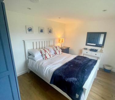 Freathy Ski Chalet | Two Bed Chalet with Sea Views