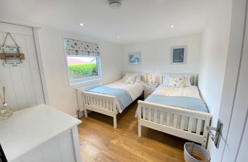 Freathy Ski Chalet | Two Bed Chalet with Sea Views