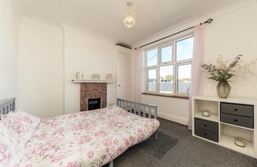 Richmond-upon-Thames Apartment | Two Bed High Street Flat