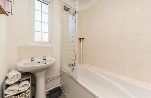 Richmond-upon-Thames Apartment | Two Bed High Street Flat