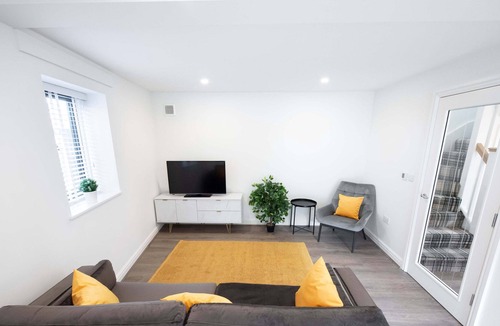 Herongate House | Two Bed House in Gated Development - Close to M25