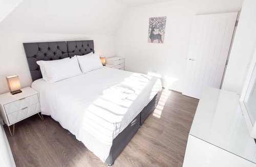 Herongate House | Two Bed House in Gated Development - Close to M25