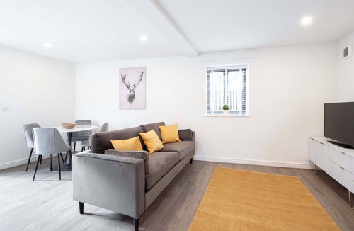 Herongate House | Two Bed House in Gated Development - Close to M25