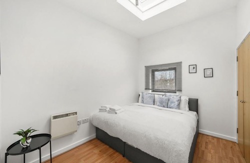 Burnt Oak Apartment | Two Bed London Apt with Balcony