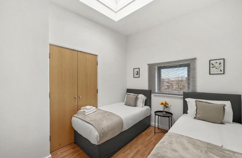 Burnt Oak Apartment | Two Bed London Apt with Balcony