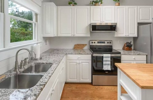 North Chattanooga House | Two Bed Two Bath Chatta Charmer with hot tub!