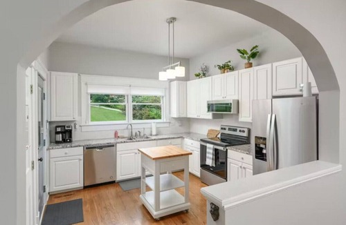 North Chattanooga House | Two Bed Two Bath Chatta Charmer with hot tub!