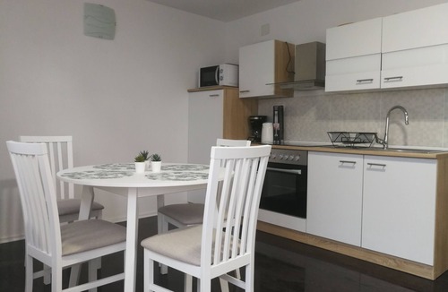 Catrnja Apartment | Two bedroom apartment with air-conditioning Smoljanac (Plitvice) (A-12345-c)
