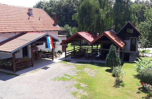 Catrnja Apartment | Two bedroom apartment with air-conditioning Smoljanac (Plitvice) (A-12345-c)