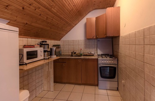 Catrnja Apartment | Two bedroom apartment with terrace Smoljanac (Plitvice) (A-14979-a)