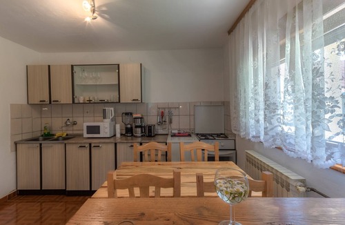 Catrnja Apartment | Two bedroom apartment with terrace Smoljanac (Plitvice) (A-14979-b)