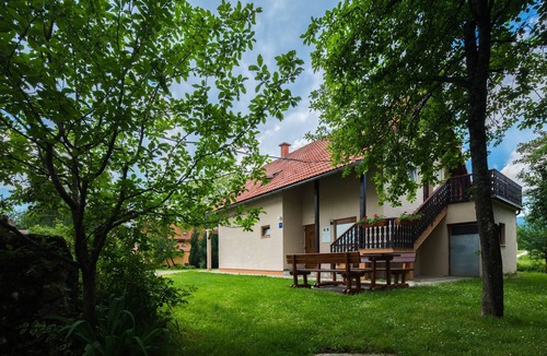 Catrnja Apartment | Two bedroom apartment with terrace Smoljanac (Plitvice) (A-14979-b)
