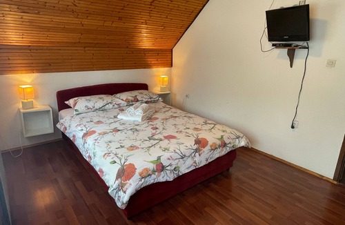 Catrnja Apartment | Two bedroom apartment with terrace Smoljanac, Plitvice (A-12345-d)