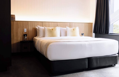 Newcastle Hotel | Two Bedroom Accessible In CBD
