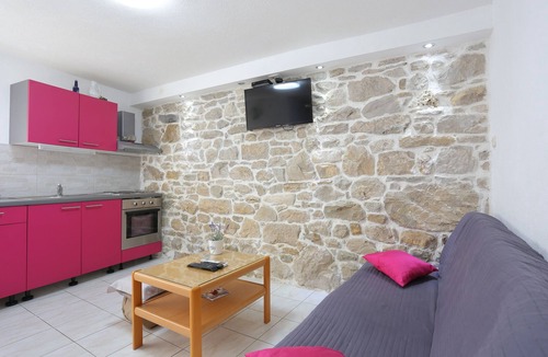 Kastel Stafilic Apartment | Two bedroom apartment with terrace Kaštel Štafilić, Kaštela (A-15110-a)