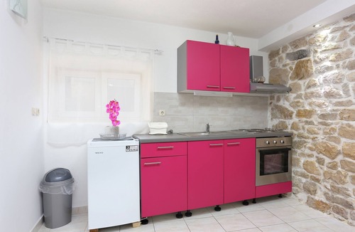 Kastel Stafilic Apartment | Two bedroom apartment with terrace Kaštel Štafilić, Kaštela (A-15110-a)
