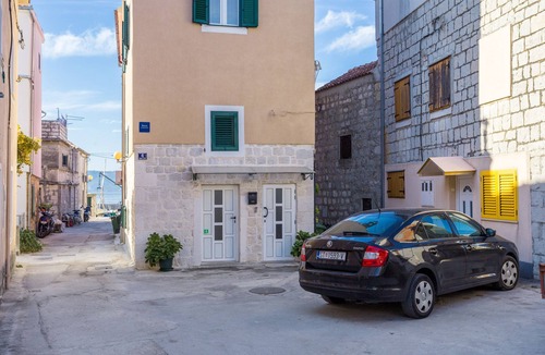 Kastel Stafilic Apartment | Two bedroom apartment with terrace Kaštel Štafilić, Kaštela (A-15110-a)