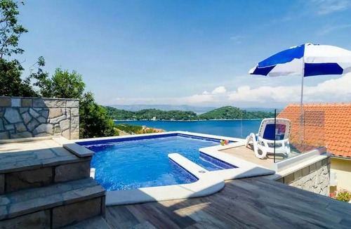 Sobra Apartment | Two bedroom apartment near beach Sobra, Mljet (A-22926-a)