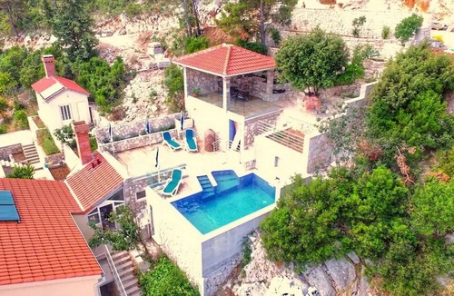 Sobra Apartment | Two bedroom apartment near beach Sobra, Mljet (A-22926-a)