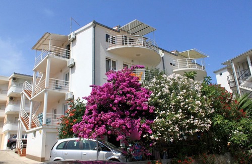 Okrug Gornji Apartment | Two bedroom apartment with balcony Rastići, Čiovo (A-6863-b)