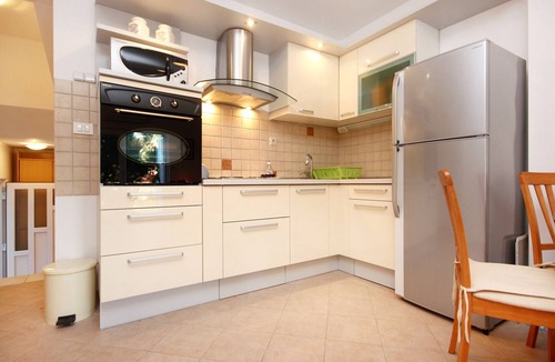 Okrug Gornji Apartment | Two bedroom apartment near beach Mavarštica, Čiovo (A-9432-b)