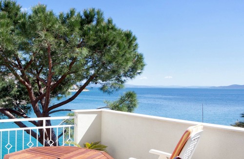 Okrug Gornji Apartment | Two bedroom apartment near beach Mavarštica, Čiovo (A-9432-b)