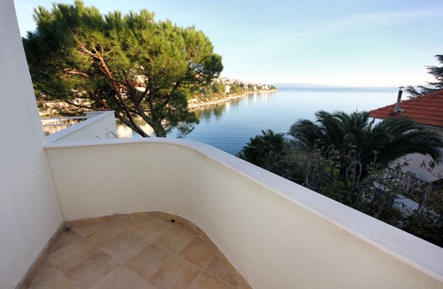 Okrug Gornji Apartment | Two bedroom apartment near beach Mavarštica, Čiovo (A-9432-b)