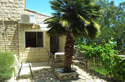 Seget Donji Apartment | Two bedroom apartment near beach Seget Donji, Trogir (A-19351-b)
