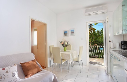 Seget Donji Apartment | Two bedroom apartment with terrace and sea view Seget Donji, Trogir (A-2029-a)