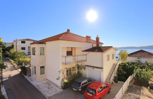 Seget Donji Apartment | Two bedroom apartment with terrace and sea view Seget Donji, Trogir (A-2029-a)