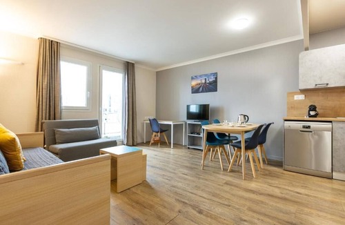 Gambetta Apartment | Two Bedroom Apartment #1