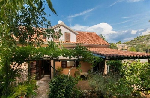 Bobovisca Apartment | Two bedroom apartment with terrace Bobovišća na Moru, Brač (A-20991-a)