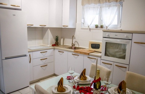 Strozanac Apartment | Two bedroom apartment with balcony and sea view Podstrana, Split (A-24063-a)