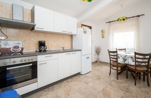 Posedarje Apartment | Two bedroom apartment with balcony and sea view Posedarje, Novigrad (A-21123-a)