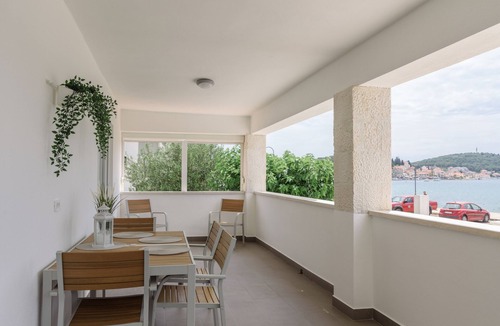 Rogoznica Apartment | Two bedroom apartment with terrace and sea view Rogoznica (A-11929-a)