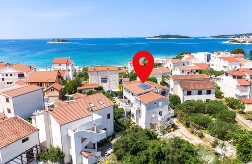 Rogoznica Apartment | Two bedroom apartment with terrace Rogoznica (A-10268-a)