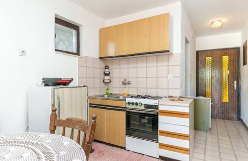Stomorska Apartment | Two bedroom apartment with balcony and sea view Stomorska (Šolta) (A-20039-a)