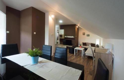 Rakovica Apartment | Two Bedroom Apartment and Balcony