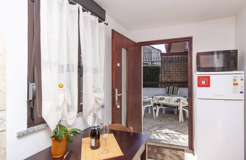 Pomer Apartment | Two bedroom apartment Cukon with bbq