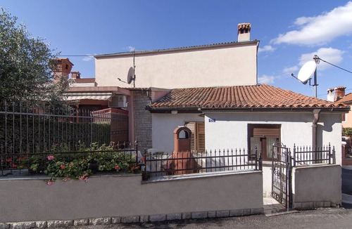 Pomer Apartment | Two bedroom apartment Cukon with bbq