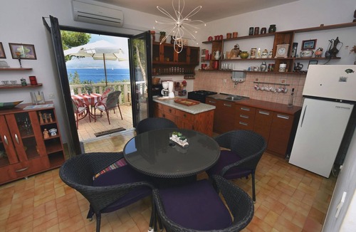 Rogac Apartment | Two bedroom apartment near beach Rogač, Šolta (A-16223-a)