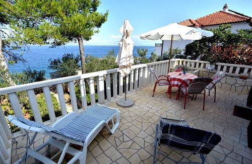 Rogac Apartment | Two bedroom apartment near beach Rogač, Šolta (A-16223-a)