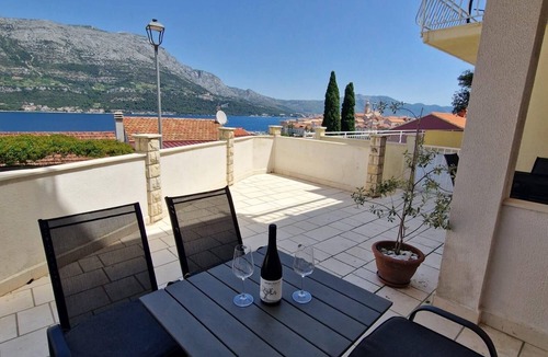 Cove Tri Zala (Zrnovo) Apartment | Two bedroom apartment with terrace and sea view Korčula (A-4349-e)