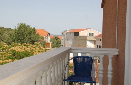 Kukljica Apartment | Two bedroom apartment with balcony and sea view Kukljica, Ugljan (A-8253-b)