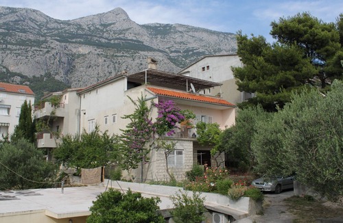 Bili brig Apartment | Two bedroom apartment with terrace and sea view Makarska (A-6691-a)